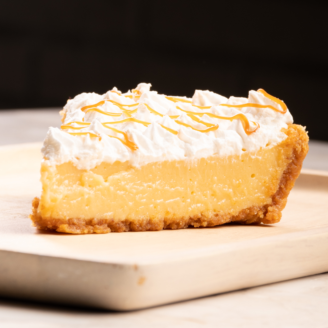 Porción de pie con merengue y caramelo