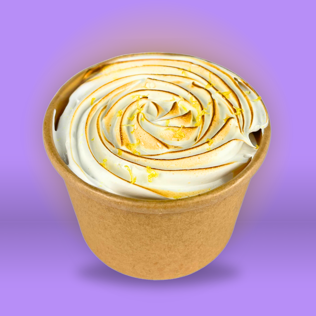 Postre en vaso con merengue tostado