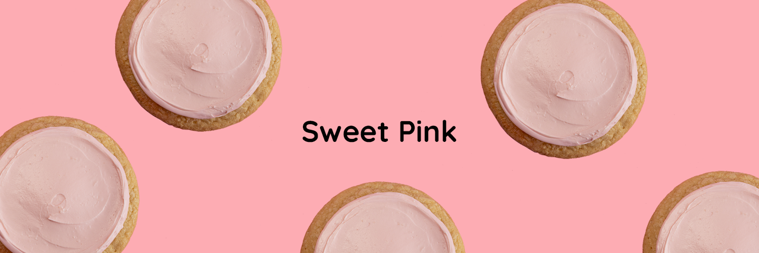 Galletas Sweet Pink con glaseado rosado sobre fondo rosa