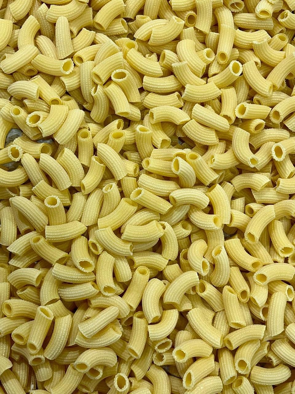 Pasta corta fresca tipo rigatoni recién hecha en Via Appia
