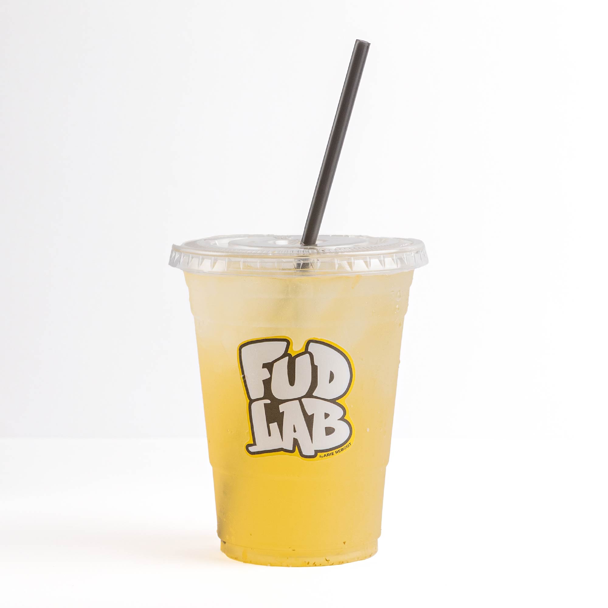 Limonada FudLab con hielo y sorbete