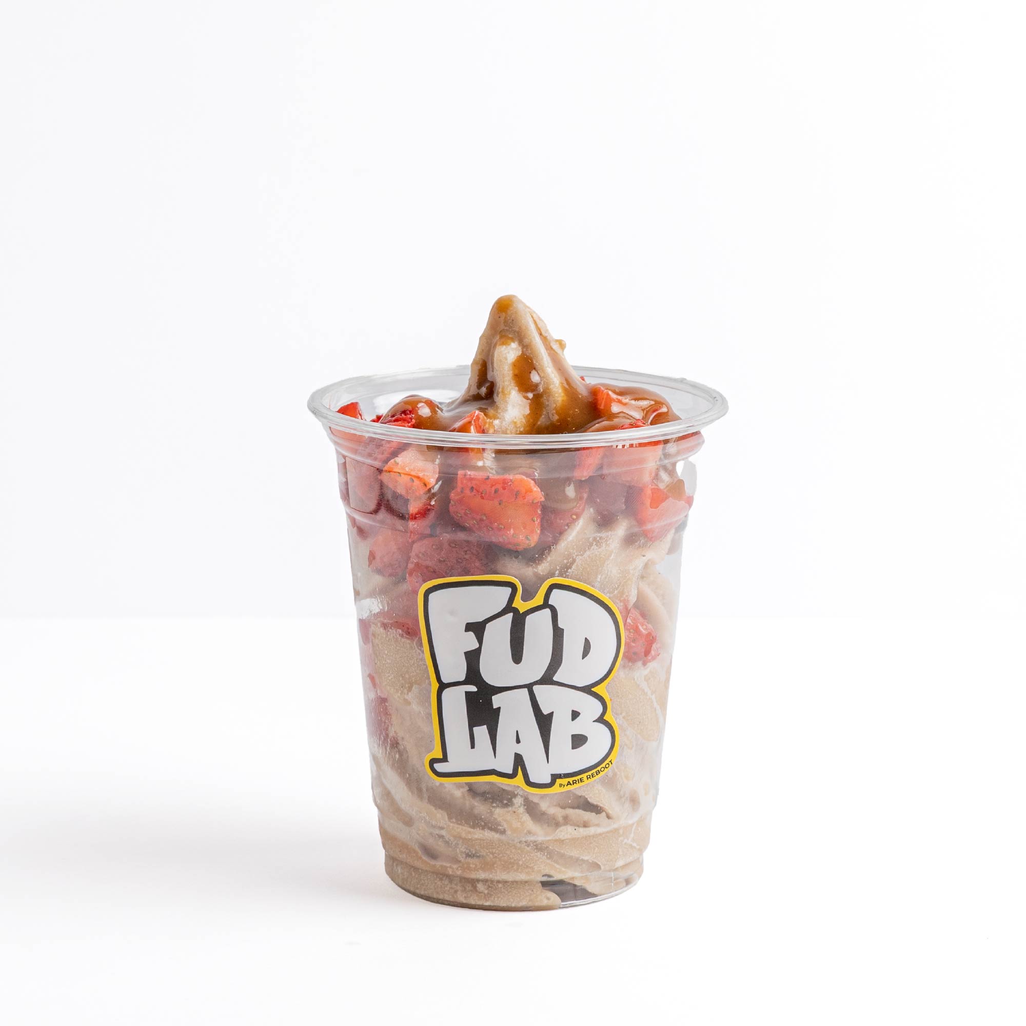 Fud Cup con helado, fresas y salsa en vaso transparente FudLab