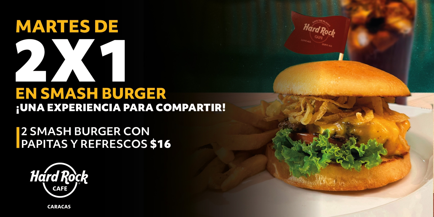 Smash burger con queso cheddar, cebolla crujiente y bandera de Hard Rock Cafe, acompañada de papas fritas