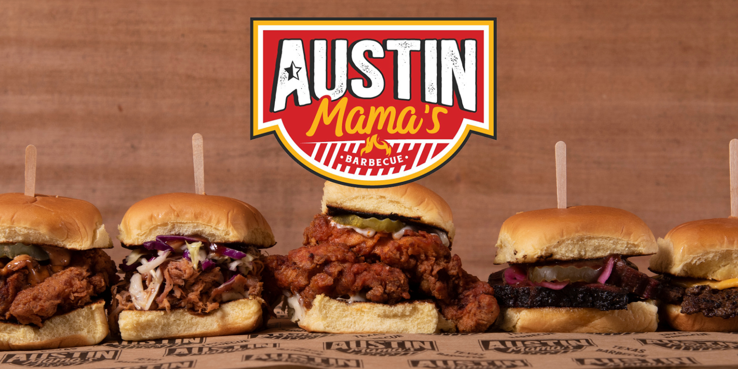 Fila de sliders de Austin Mama's con distintas carnes y el logo de la marca al fondo