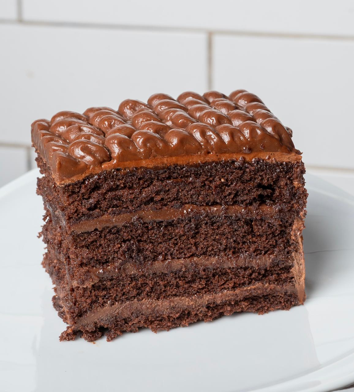 Rebanada de pastel de chocolate de varias capas